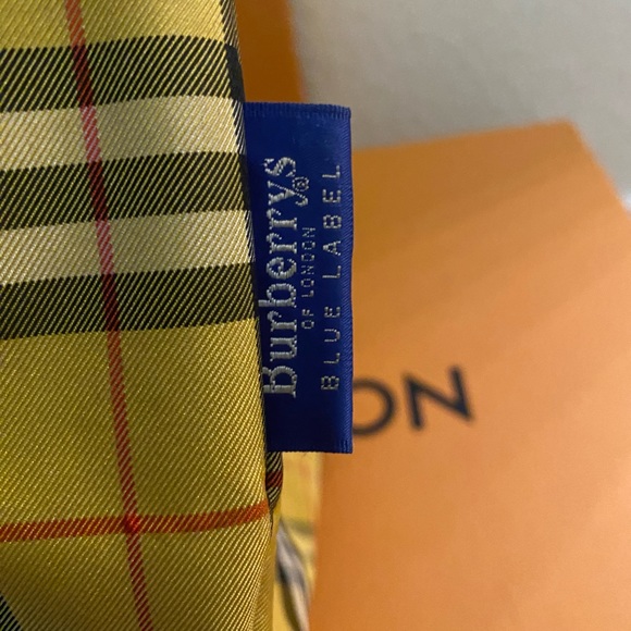 🚨VERY RARE!!!!!🚨BURBERRY’S BLUE LABEL OVERSIZED YELLOW AND BLACK NYLON TOTE🌻 - Picture 2 of 9